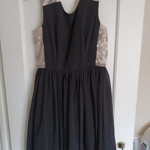 Way-In Dress - Picture 7 of 11